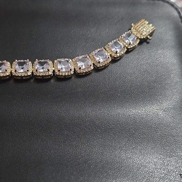 Jewelry - Picture 5 of 6